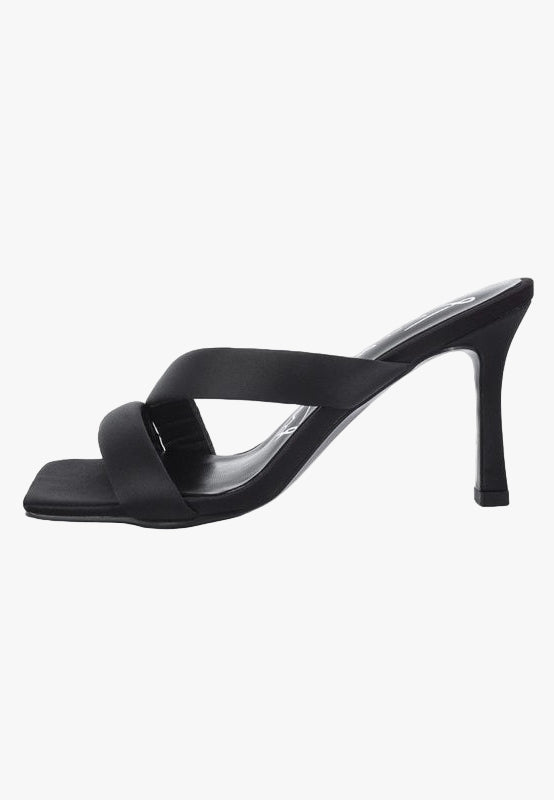 SPICE UP CROSS STRAP HEELS