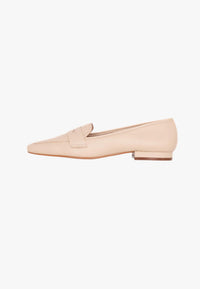 womens narrow fit flats comfortable everyday wear USA
