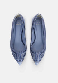 casual womens flats side view elegant styling
