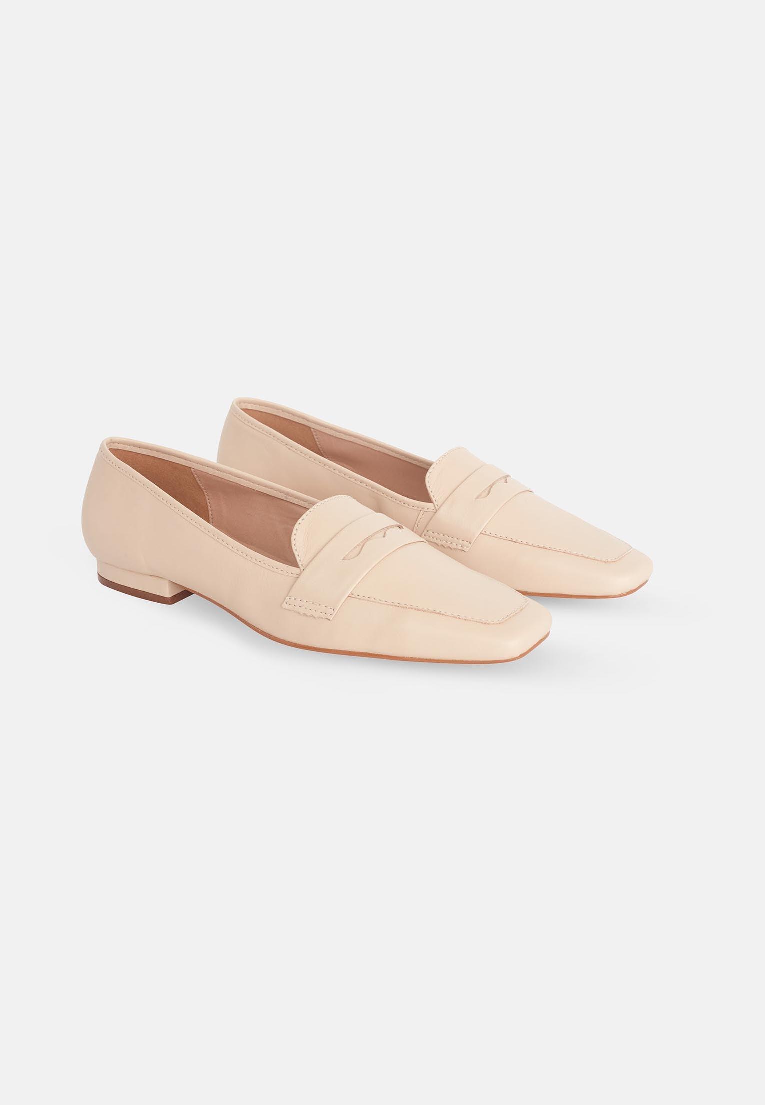 stylish flat shoes for women narrow fit design
